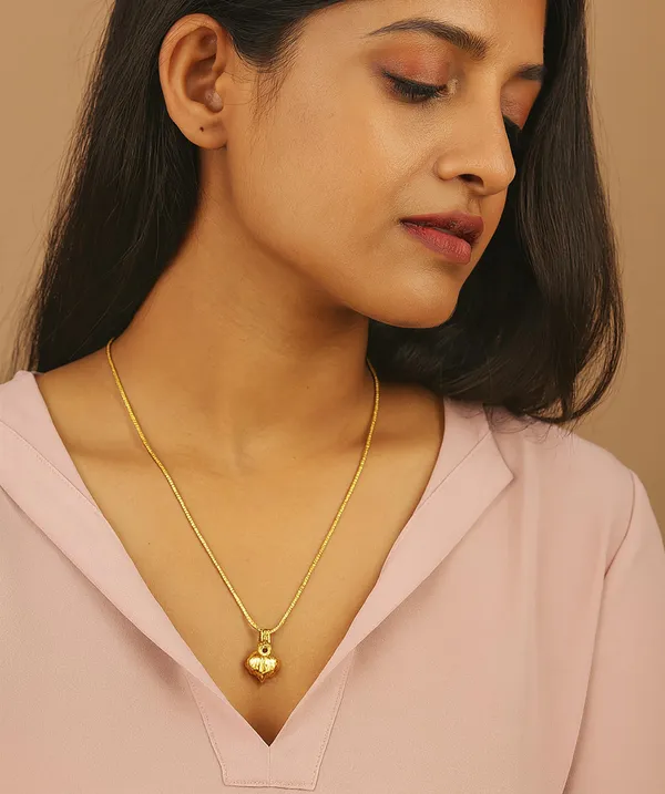 Gold_Heart_Pendant_Necklace,_Chain_Necklace_with_Heart_Charm,_Fashion_Jewelry