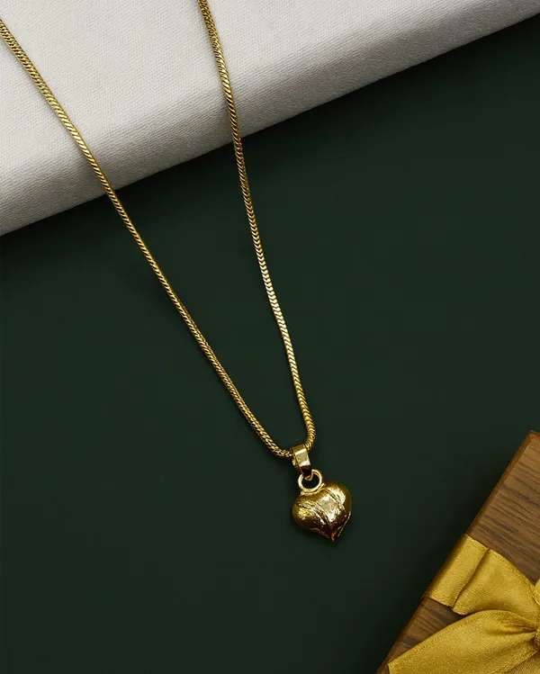 Gold_Heart_Pendant_Necklace,_Chain_Necklace_with_Heart_Charm,_Fashion_Jewelry
