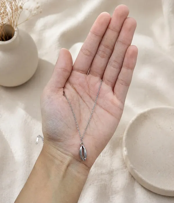 SHANKHRAJ_MALL_Silver_Cowrie_Shell_Pendant_Necklace_for_Women_&_Girls_|_Beach_Style_Shell_Charm_Chain_Necklace_|_Minimalist_Ocean-Inspired_Pendant_|_Daily_Wear_Fashion_Jewelry_Gift