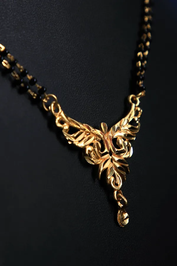 Women_gold_plated_Stylish_Mangalsutra_chain_(DK-MALEGAV_BLACK_BEAD-BL1)