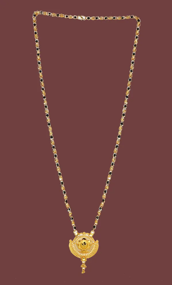Women_gold_plated_Stylish_Mangalsutra_chain_(HAR-CHANDRA_FLOWER-BLACK_BADAM_SINGAL-10)