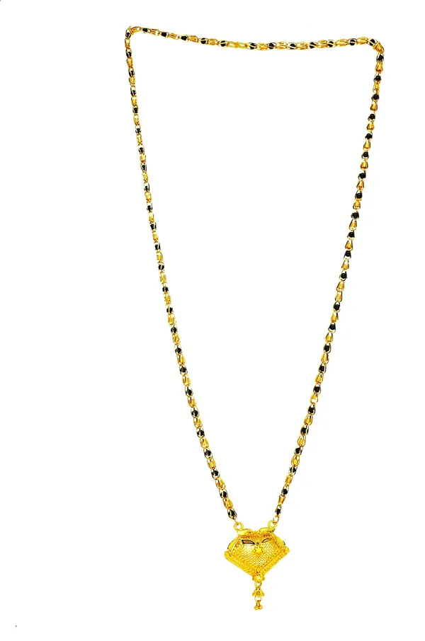 Women_gold_plated_Stylish_Mangalsutra_chain_(HAR-CHECKS_FLOWER-BLACK_BADAM_SINGAL-100)