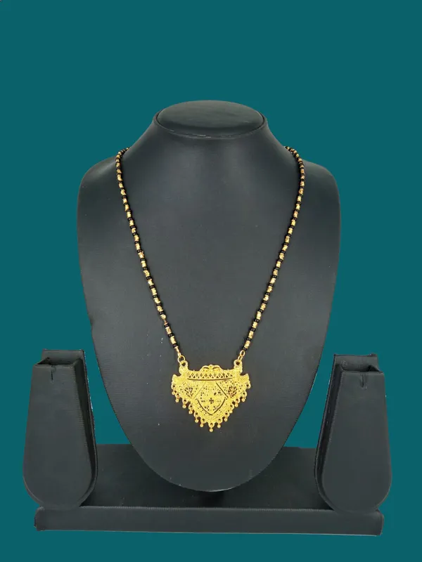 Women_gold_plated_Stylish_Mangalsutra_chain_(HAR-DES-3-_MANKA_MALA)