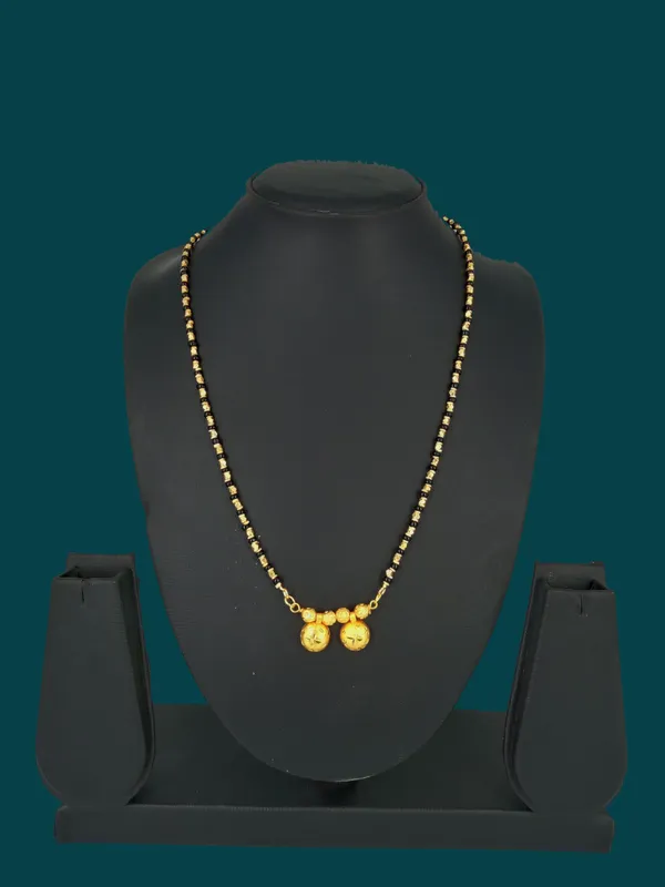 Women_gold_plated_Stylish_Mangalsutra_chain_(HAR-DUBAL_VATI_MANKA_MALA)