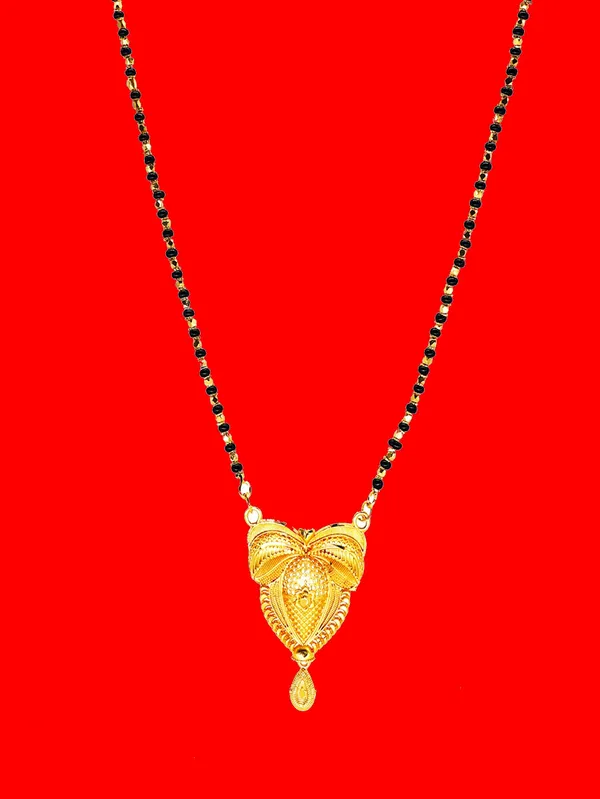 Women_gold_plated_Stylish_Mangalsutra_chain_(HAR-SHREEFAL-MANKA_MALA_SINGAL-100216)