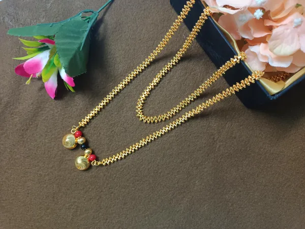 Women_gold_plated_Stylish_Mangalsutra_chain_(MS_CHAKRA_VT_BOX_RAVA_CHAIN_100875)