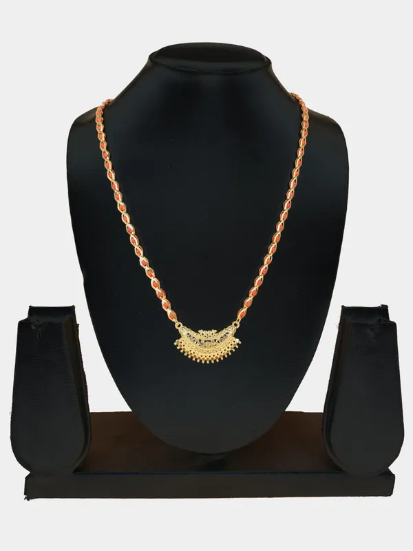 Women_gold_plated_Stylish_Mangalsutra_chain_(MS_CHAND_RED_CHOKADI_100593_100593)