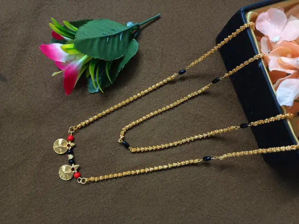 Women_gold_plated_Stylish_Mangalsutra_chain_(MS_JALI_VT_BALCK_MOTI_CM_100860)