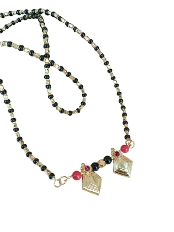 Women_gold_plated_Stylish_Mangalsutra_chain_(MS_TRIKON_VT_MANKA_MALA_100604)