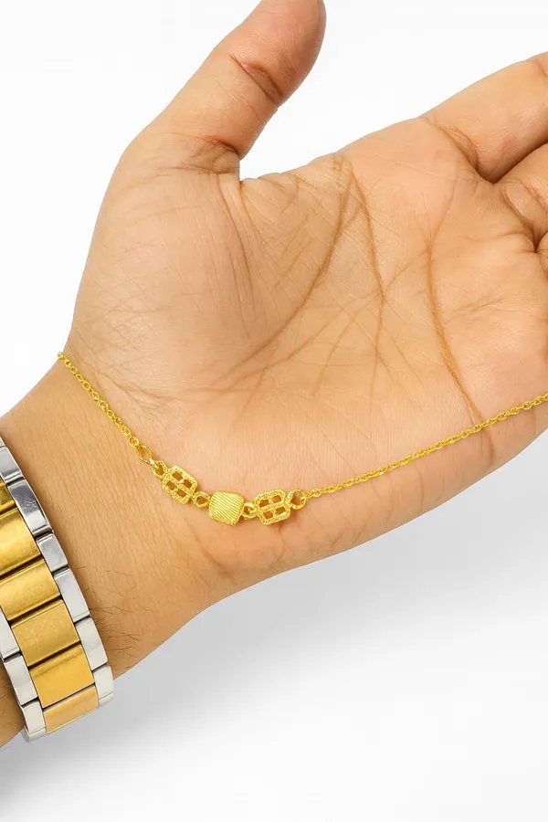 SHANKHRAJ_MALL_Elegant_Gold_Tone_Necklace_for_Women_|_Minimal_Geometric_Pendant_Design_|_Lightweight_Wear_Jewelry_|_Stylish_Chain_for_Casual_&_Festive_Outfits