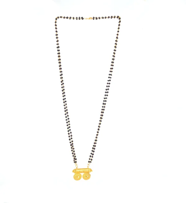 Women_gold_plated_Stylish_Mangalsutra_chain_(NL_DK-DODI_VATKA_DUBEL_KIDIYA_100325)