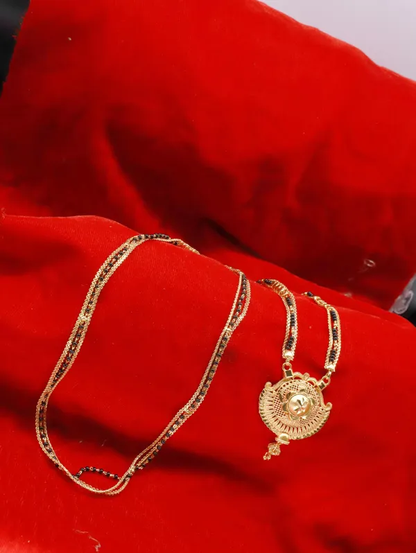 Women_gold_plated_Stylish_Mangalsutra_chain_(NL_HAR-CHANDRA_FLOEWR_2_LINE_TORAN_BELT_)