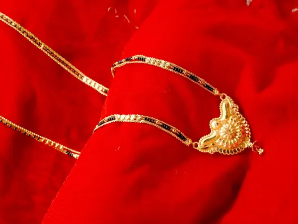 Women_gold_plated_Stylish_Mangalsutra_chain_(NL_HAR-CHANDRA_LEVES_2_LINE_TORAN_BELT_1)