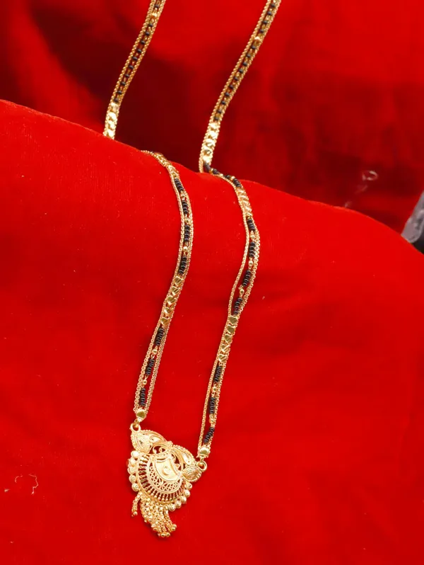 Women_gold_plated_Stylish_Mangalsutra_chain_(NL_HAR-DIYA_SANKH_2_LINE_TORAN_BELT_1001)
