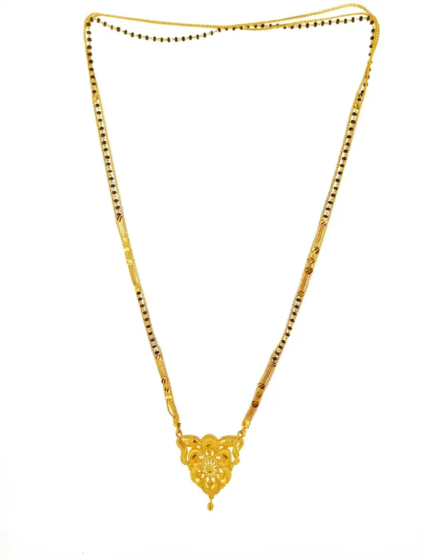 Women_gold_plated_Stylish_Mangalsutra_chain_(NL_HAR-SINGAL_FLOEWER_TORAN_BELT_100189)