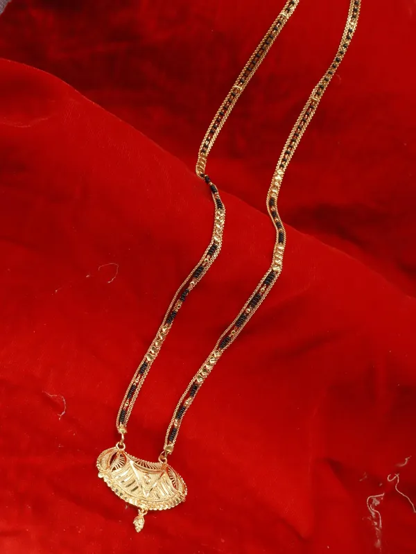 Women_gold_plated_Stylish_Mangalsutra_chain_(NL_HAR-_CHAKRA_PAN_2_LINE_TORAN_BELT_100)