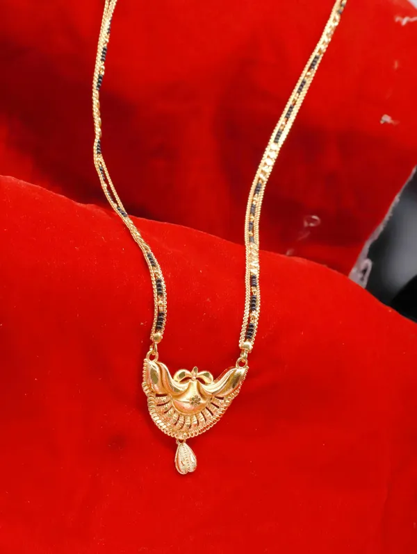 Women_gold_plated_Stylish_Mangalsutra_chain_(NL_HAR-_KUMBH_CHANDRA_2_LINE_TORAN_BELT_)
