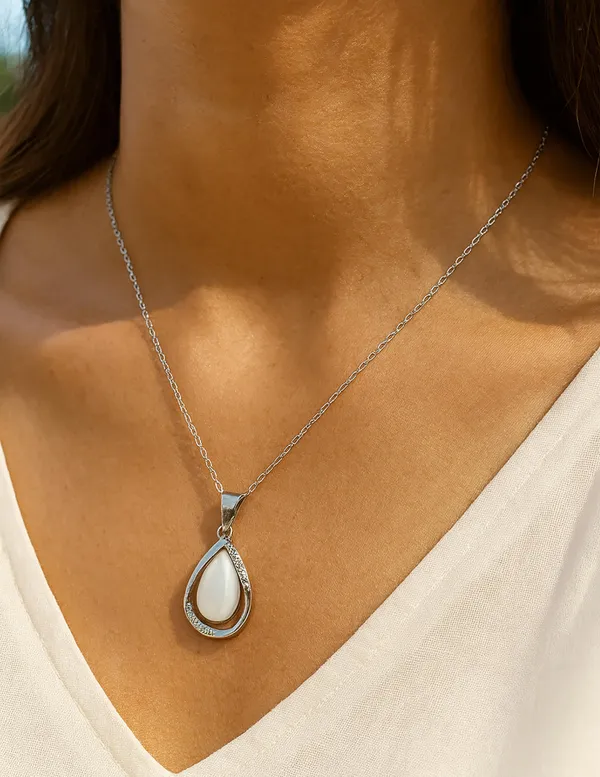 SHANKHRAJ_MALL_Women_Chain_Pendant_Necklace_|_Silver_&_Gold_Colour_Variation_(CN90)