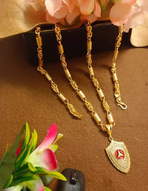 SHANKHRAJ_MALL_Gold-Toned_Byzantine_Chain_Necklace_with_Shield_Pendant,_50_cm_(reguler)