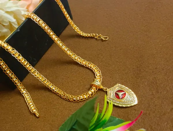 SHANKHRAJ_MALL_Gold-Toned_Byzantine_Chain_Necklace_with_Shield_Pendant,_50_cm_(ring_koyali)