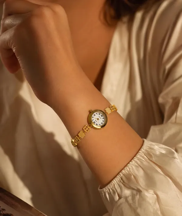 SHANKHRAJ_MALL_Women's_Gold-Tone_Quartz_Bracelet_Watch_with_Floral_Chain