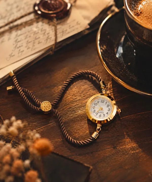 SHANKHRAJ_MALL_Vintage_Quartz_Bracelet_Watch,_Gold-Tone_Round_Dial,_Brown_Rope_Strap,_Retro_Style_(COFFEE)