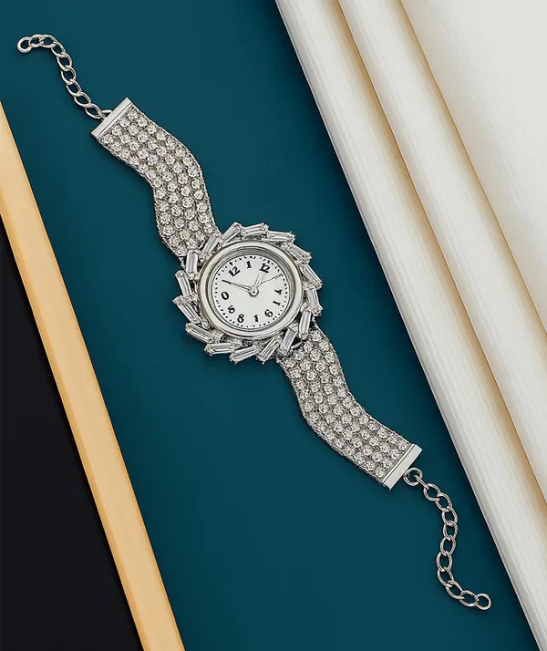 SHANKHRAJ_MALL_Silver/Rose_Gold_Diamond_Studded_Bracelet_Watch_for_Women_|_Elegant_Designer_Chain_Strap_Watch_for_Girls_(Silver)