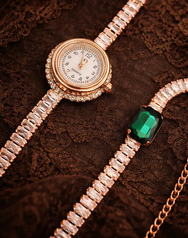 SHANKHRAJ_MALL_Silver/Rose_Gold_Diamond_Studded_Bracelet_Watch_for_Women_|_Elegant_Designer_Chain_Strap_Watch_for_Girls_(Rose_Gold)