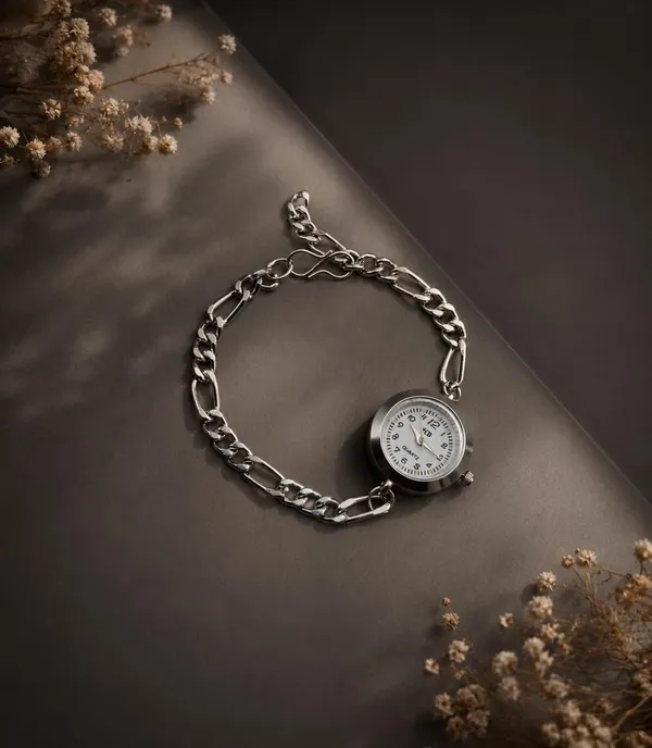 SHANKHRAJ_MALL_Silver-Tone_Quartz_Chain_Bracelet_Watch,_Figaro_Chain,_Round_Dial,_Analogue_Style