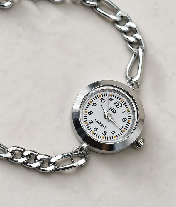SHANKHRAJ_MALL_Silver-Tone_Quartz_Chain_Bracelet_Watch,_Figaro_Chain,_Round_Dial,_Analogue_Style