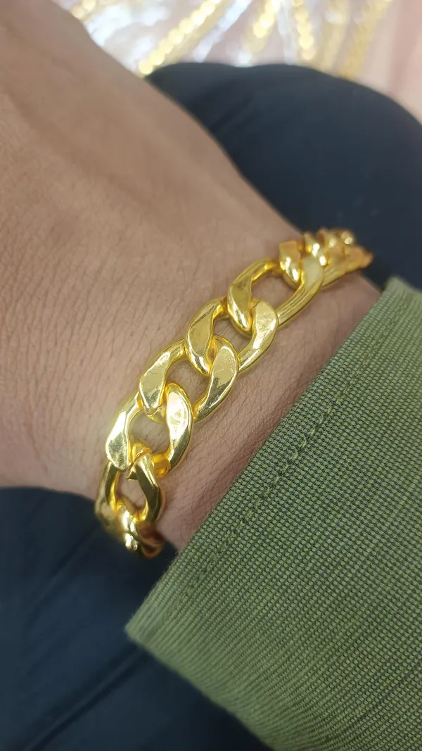 SHANKHRAJ_MALL_Chunky_Gold-Toned_Metal_Chain_Bracelet,_21_cm_Length