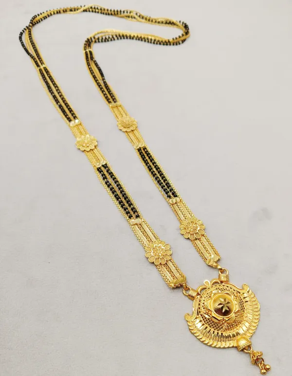 Women_gold_plated_Stylish_Mangalsutra_chain_(ms_chandra_5_line_belt_100669)