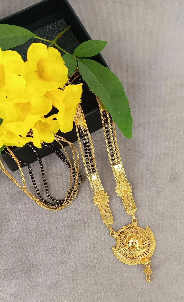 Women_gold_plated_Stylish_Mangalsutra_chain_(ms_chandra_5_line_belt_100669)