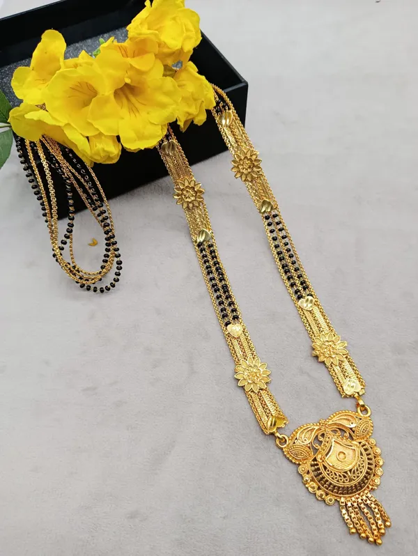 Women_gold_plated_Stylish_Mangalsutra_chain_(ms_diya_shankh_5_line_belt_100705)