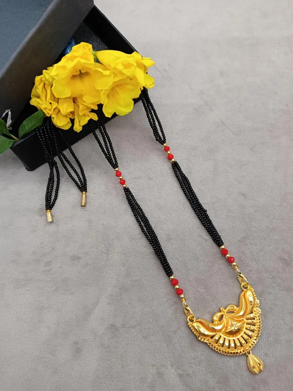 Women_gold_plated_Stylish_Mangalsutra_chain_(ms_kumbh_chandra_red_black_dori_3_line_)