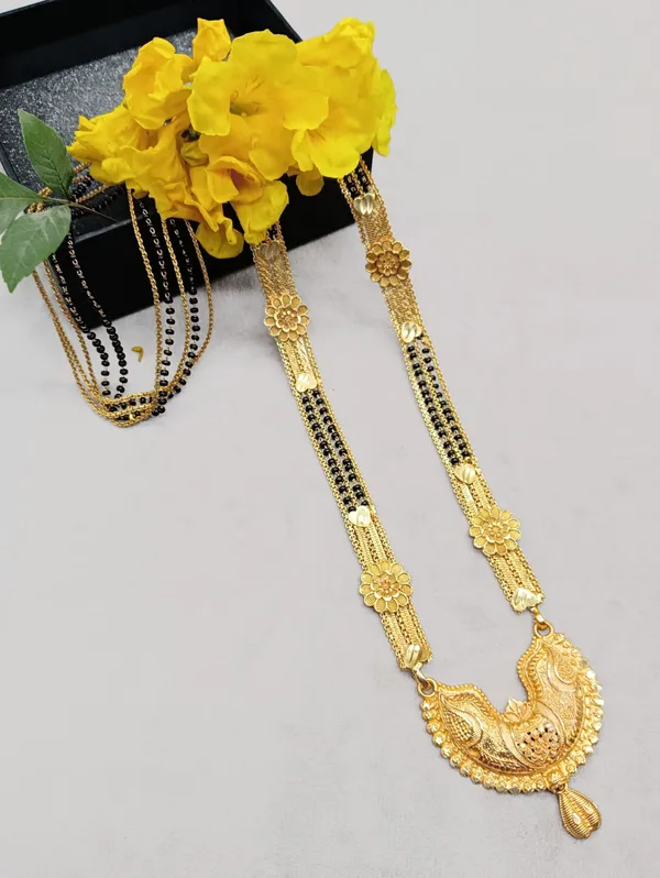Women_gold_plated_Stylish_Mangalsutra_chain_(ms_surya_mukhi_half_5_line_belt_100657)