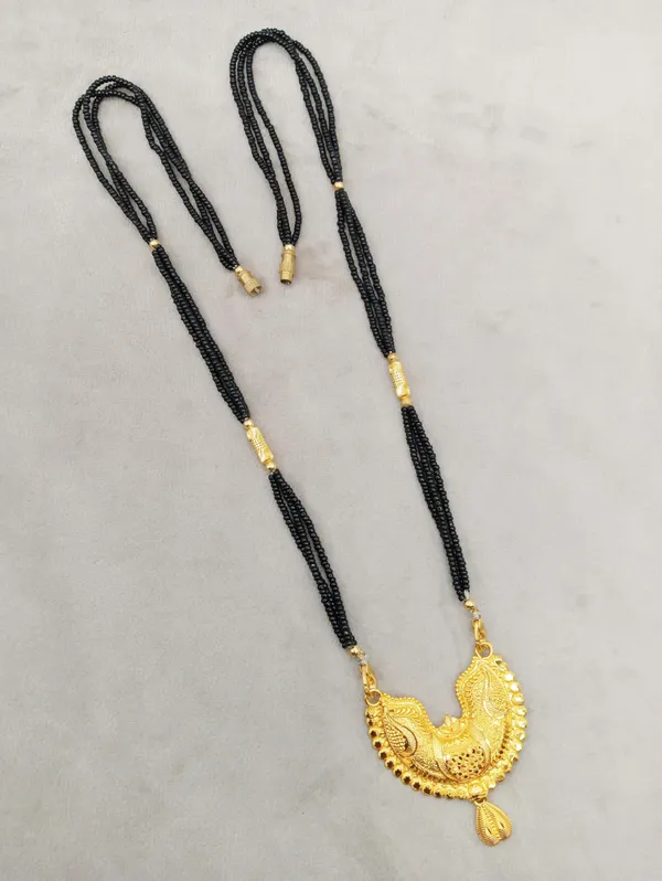 Women_gold_plated_Stylish_Mangalsutra_chain_(ms_surya_mukhi_half_gold_black_dori_3_li)