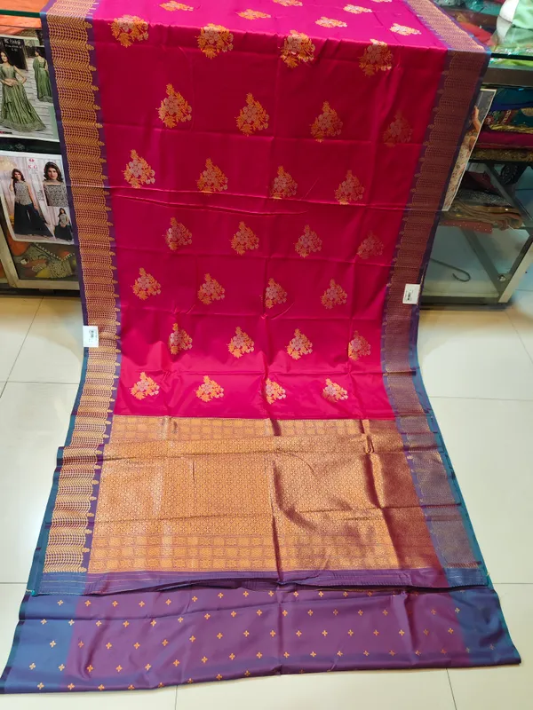 Magenta_Woven_Traditional_Saree_for_Women