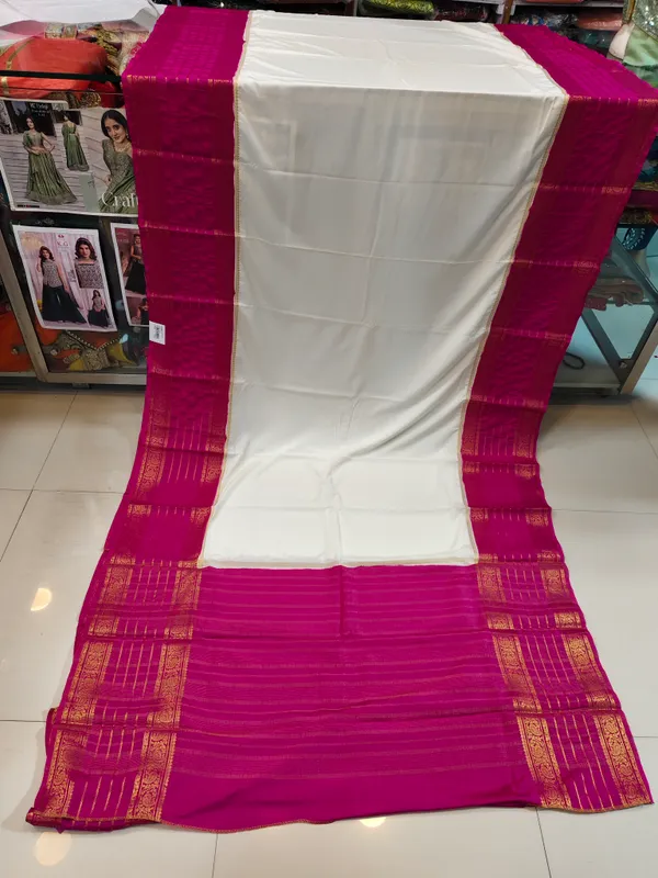 Magenta_Traditional_Zari_Border_Saree_for_Women
