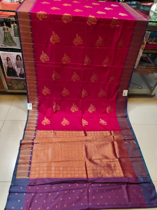 Magenta_Woven_Traditional_Saree_for_Women