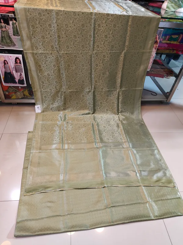 Green_Woven_Floral_Saree_for_Women