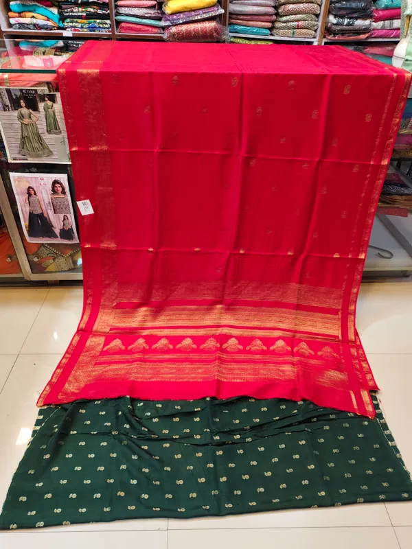 Red_Woven_Ethnic_Saree_For_Women