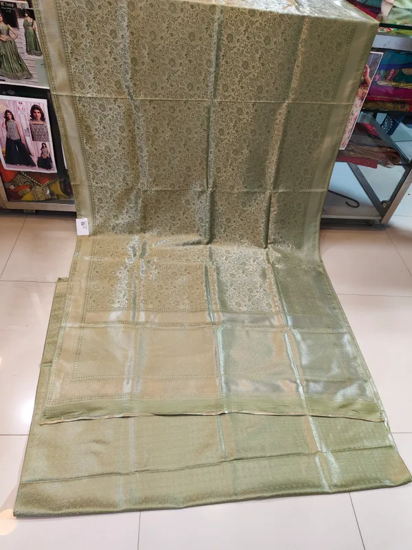 Green_Woven_Floral_Saree_for_Women