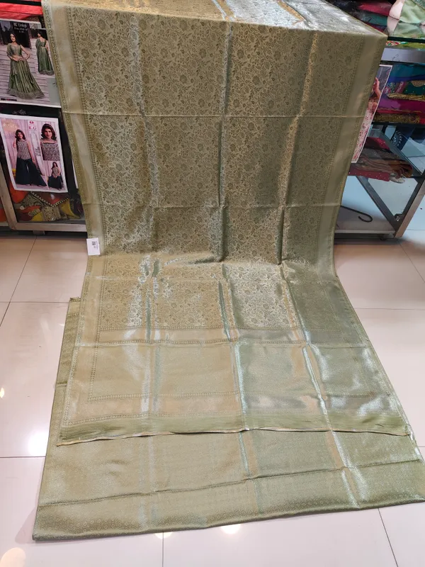 Green_Woven_Floral_Saree_for_Women