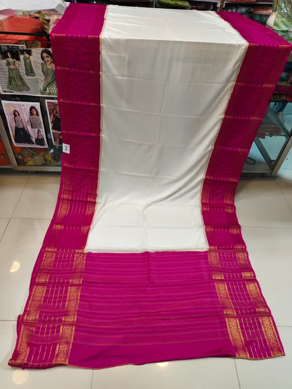 Magenta_Traditional_Zari_Border_Saree_for_Women