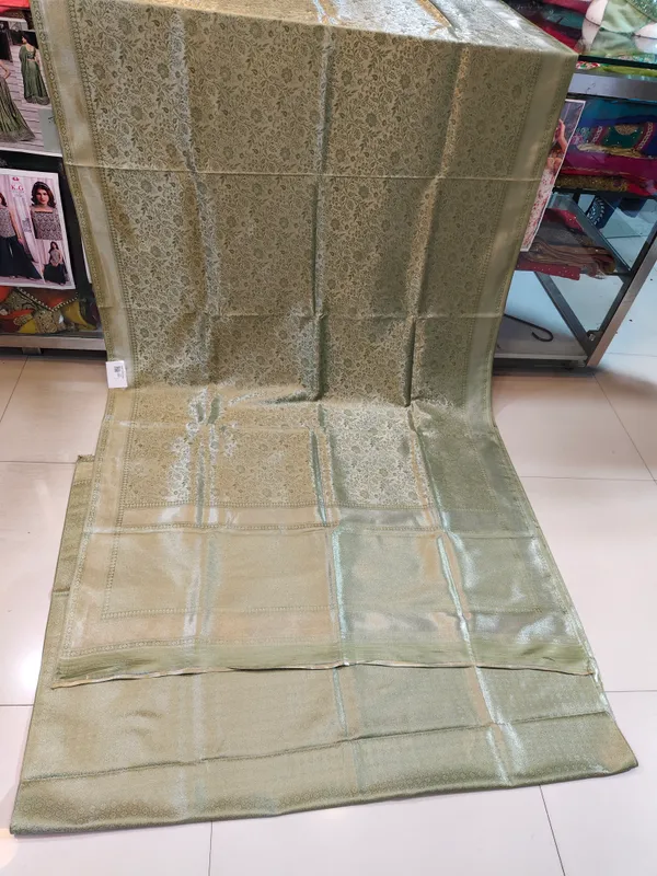 Green_Woven_Floral_Saree_for_Women