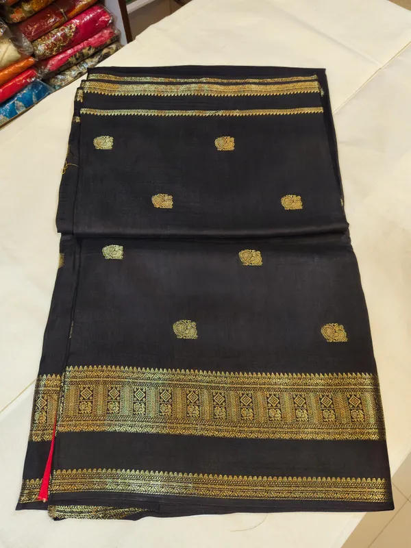 Black_Woven_Traditional_Saree_for_Women