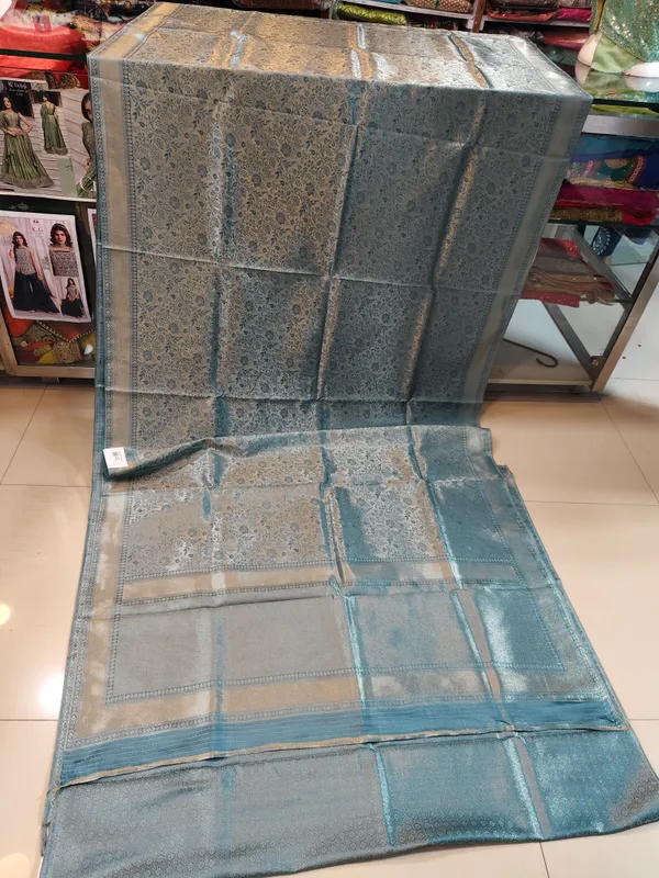 Blue_Floral_Pattern_Saree_for_Women