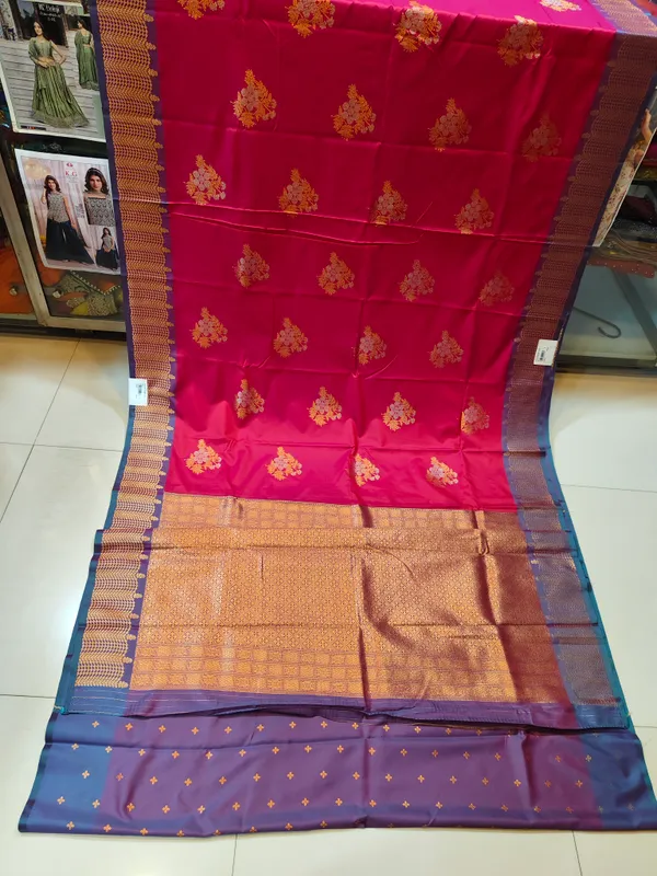 Magenta_Woven_Traditional_Saree_for_Women