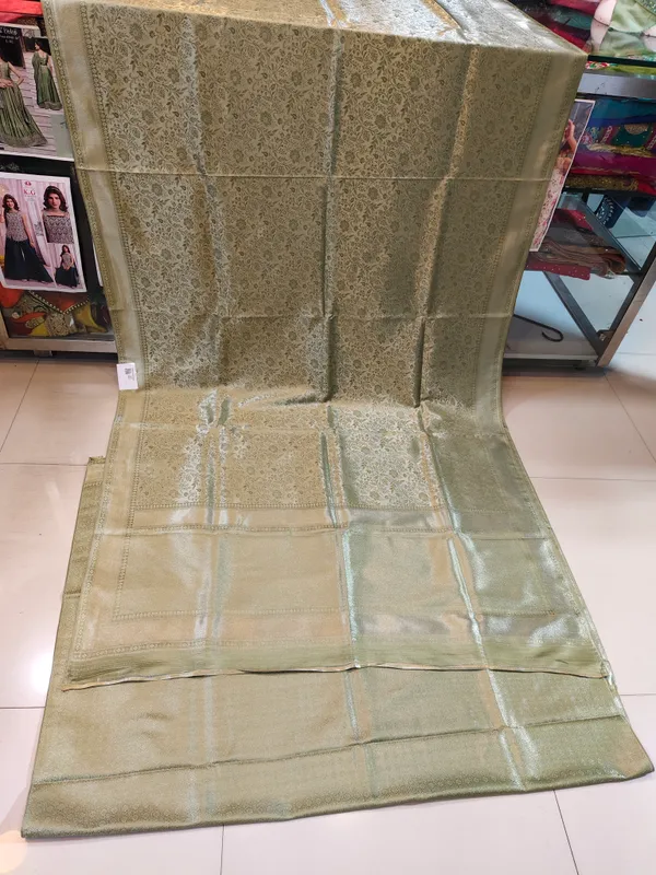 Green_Woven_Floral_Saree_for_Women